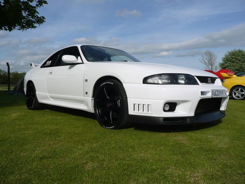 GTRs with black painted original R34 GTR wheels